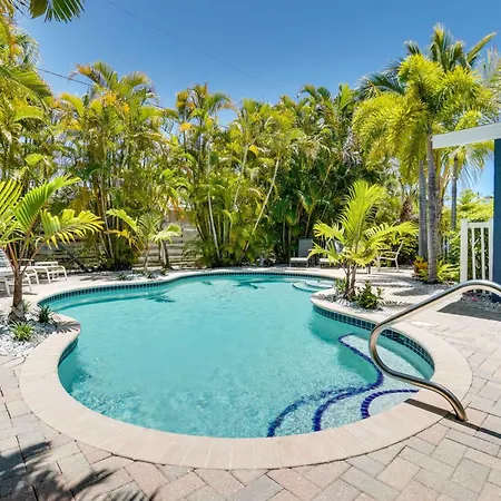 Villa Recently Renovated With Large Pool On The North End Of Ami